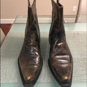 Men’s distressed leather boots